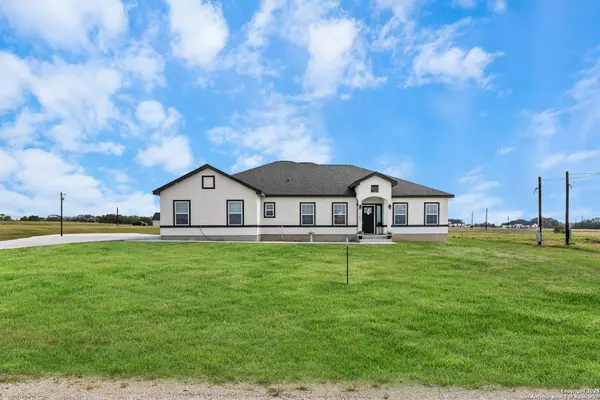 105 Hidden Cove, Floresville, TX 78114-0059