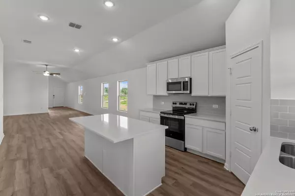 New Braunfels, TX 78130,1521 Golden Wheat