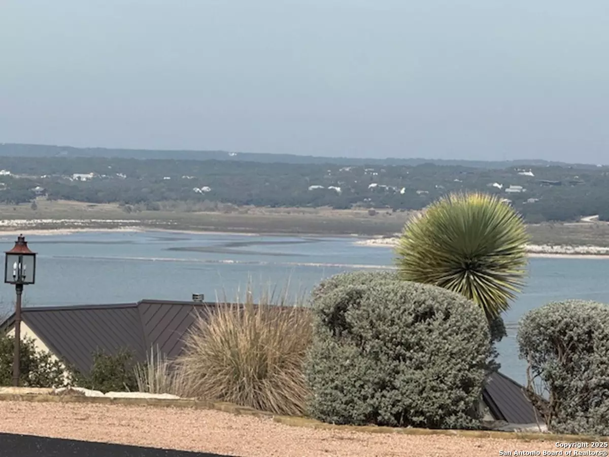 Canyon Lake, TX 78133,523 OAK SHORES DR