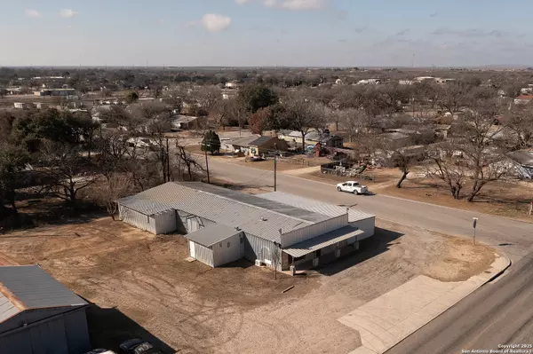 Uvalde, TX 78801-3103,201 ANTONIO ST