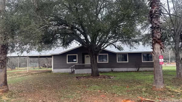 521 QUAIL LN, Floresville, TX 78114-4708