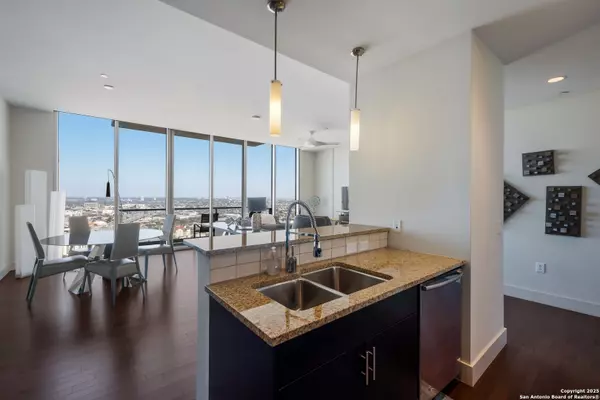 610 Market St UNIT 2810, San Antonio, TX 78205