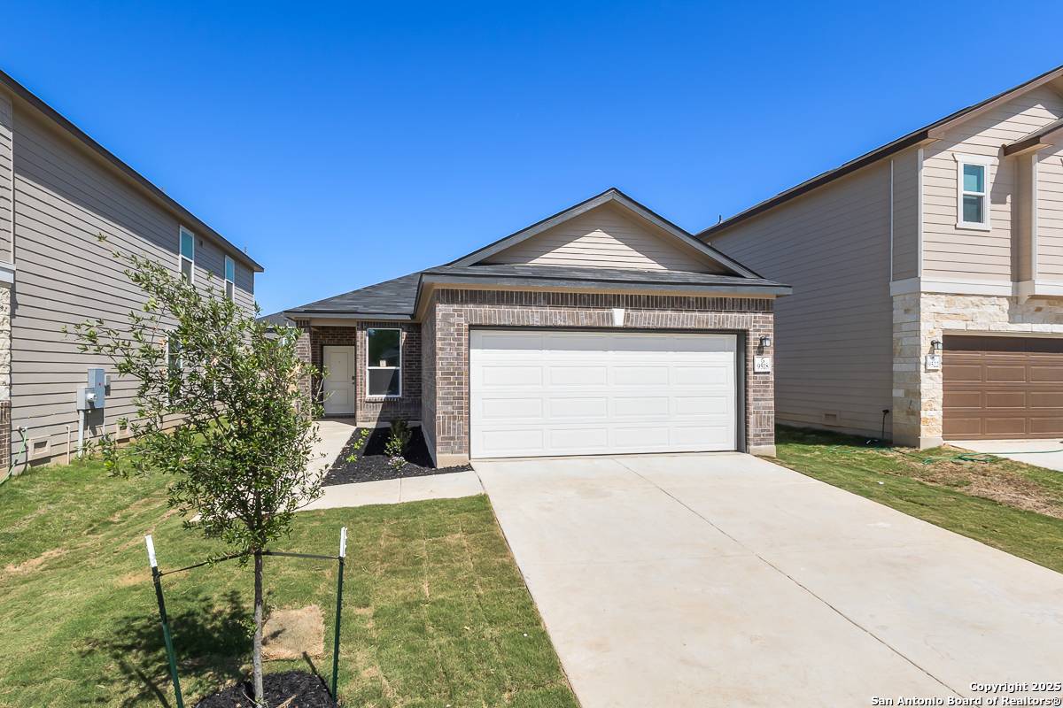 9518 Hinterlands Dr, San Antonio, TX 78221