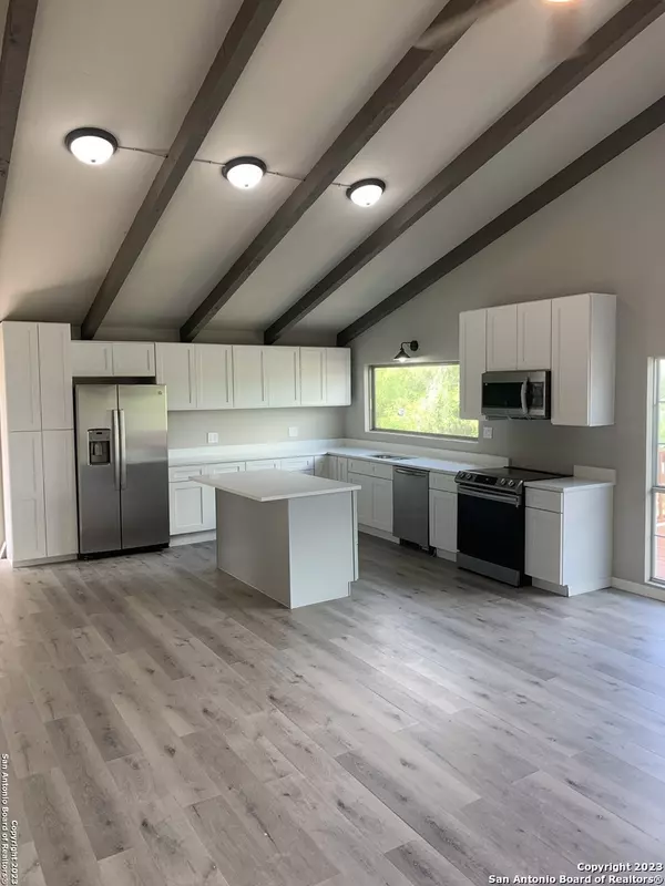 George West, TX 78022,165 buckeye knoll
