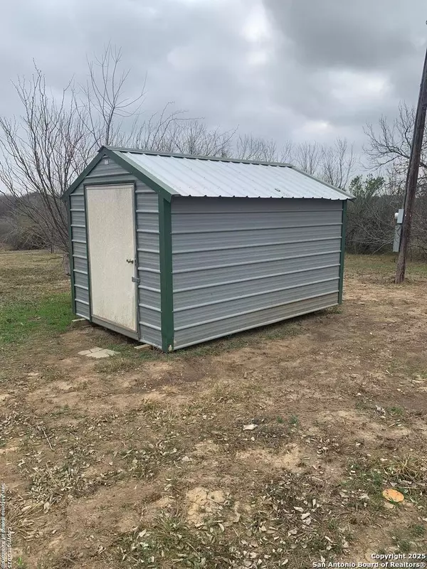 Castroville, TX 78009-2101,226 COUNTY ROAD 572
