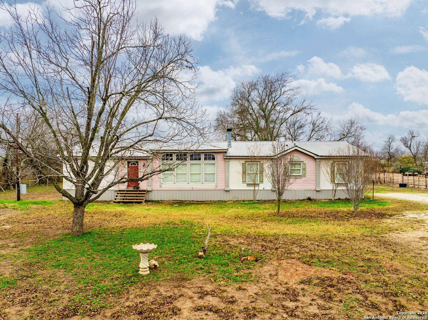 Devine, TX 78016-4385,1545 COUNTY ROAD 665