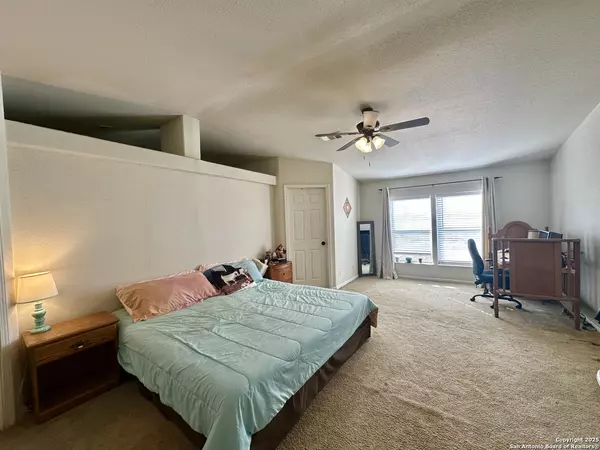 Devine, TX 78016-4385,1545 COUNTY ROAD 665