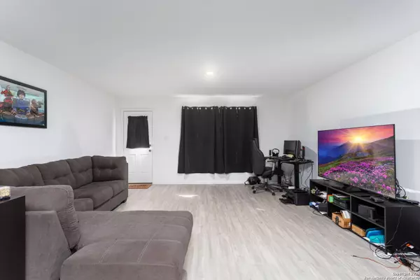 2627 ROBLES ST San Antonio, TX 78226-4412