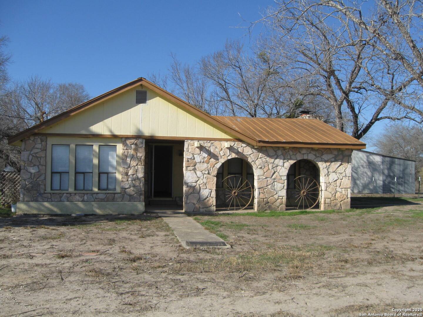 315 CR 6715, Natalia, TX 78059