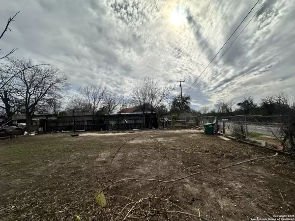 San Antonio, TX 78207,1702 Navidad
