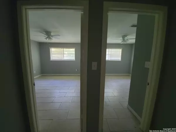 Beaumont, TX 77713,8112 RITA LANE
