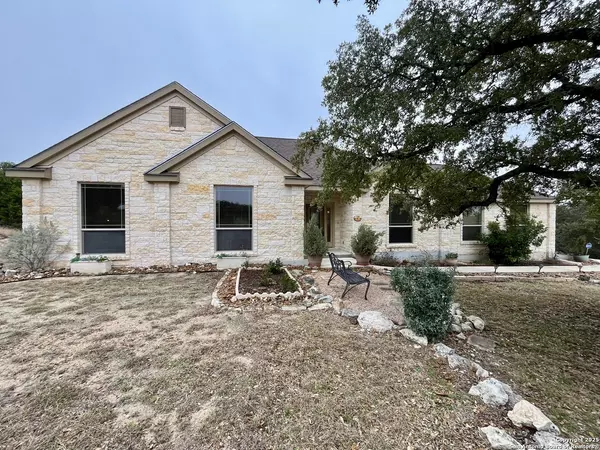 1152 LATIGO BLVD, Pipe Creek, TX 78063-6689