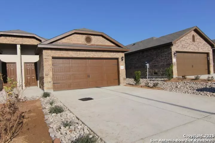 1037-1039 CAROLYN CV, New Braunfels, TX 78130-4151