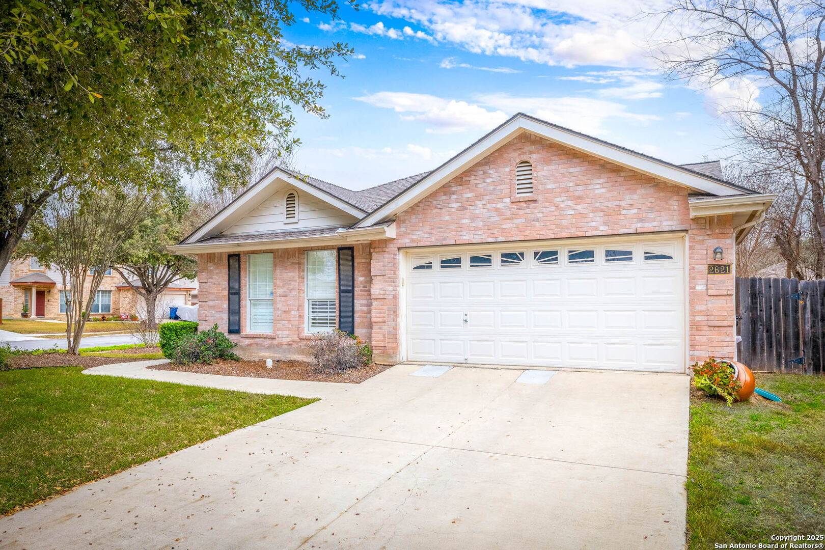 2621 DOVE CROSSING DR, New Braunfels, TX 78130-2955