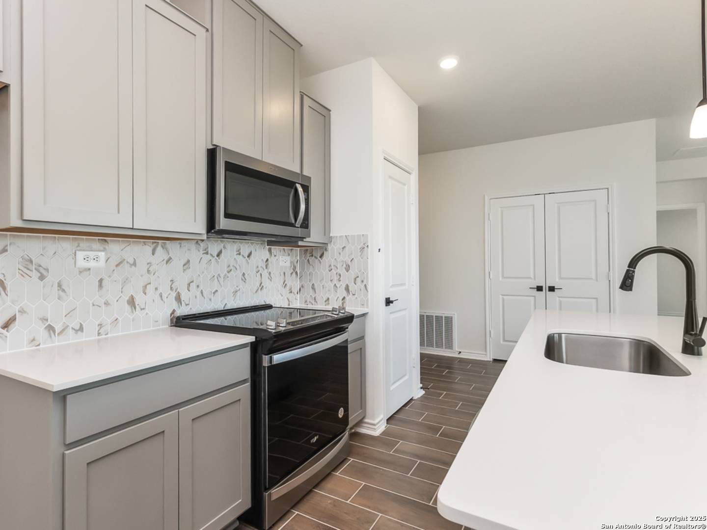 Boerne, TX 78006,211 WEST BOERNE HARBOR DRIVE