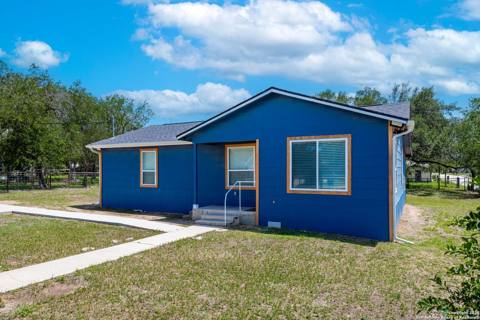 307 AVE F, Poteet, TX 78065