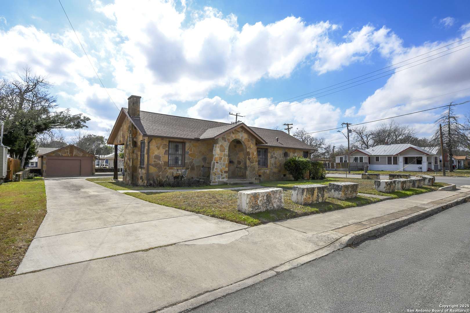 2106 STEVES AVE, San Antonio, TX 78210-5242
