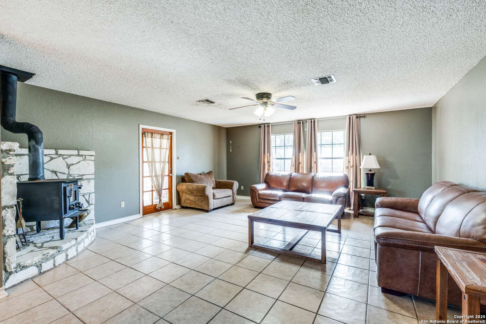 Pipe Creek, TX 78063-5311,1129 DEER FOREST DR