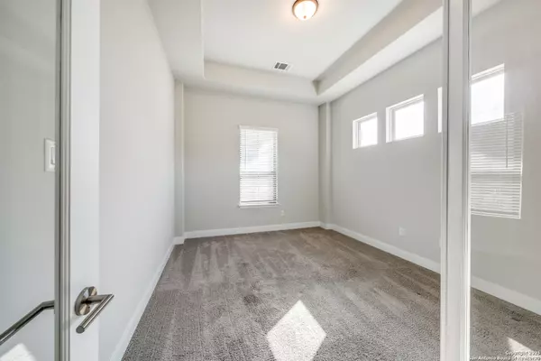 San Antonio, TX 78230-3208,11303 COTTAGE GRV