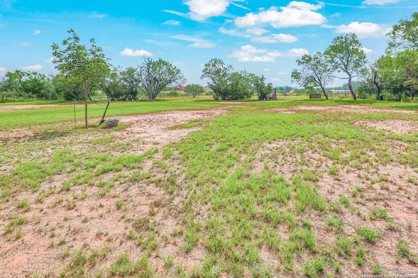 Devine, TX 78016,1325 CR 773