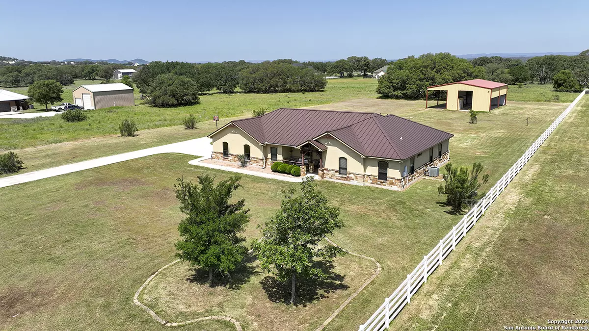 Bandera, TX 78003-3590,951 Horseshoe Falls