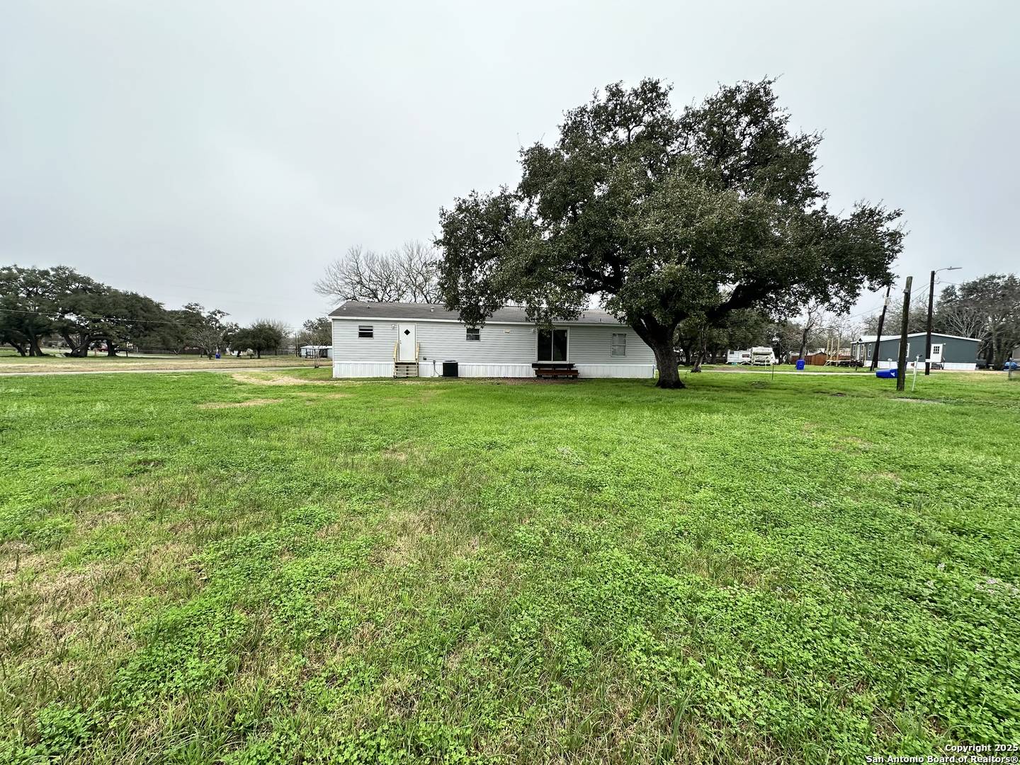 Yoakum, TX 77995,410 Henrietta
