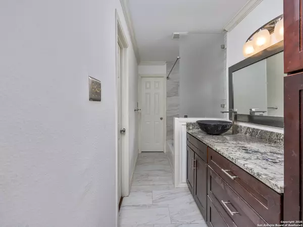 10603 LOST BLF San Antonio, TX 78240-3540