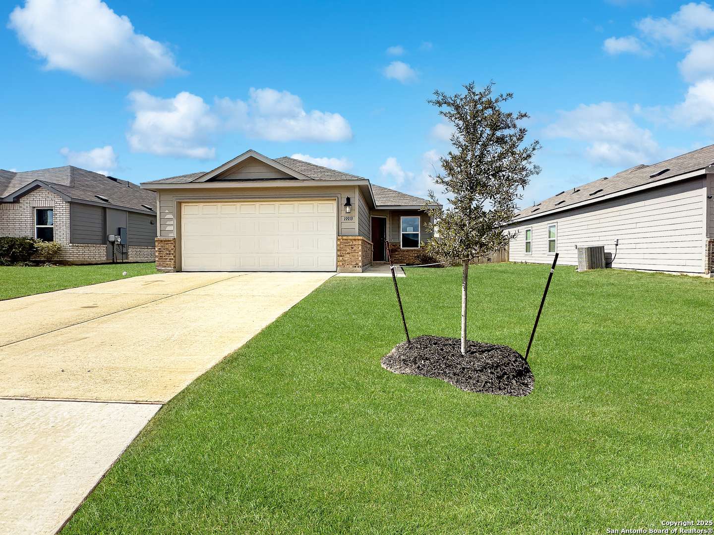 Lytle, TX 78052,19919 Huckleberry