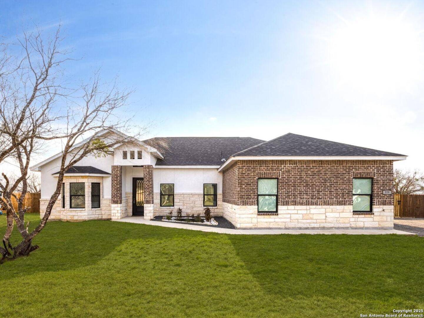 128 HIDDEN RANCH CT, Floresville, TX 78114
