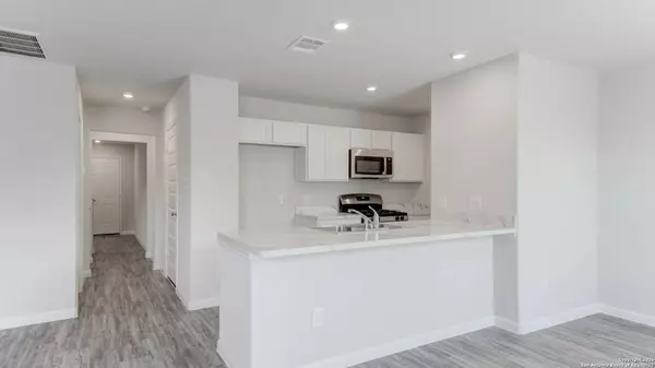 Kenedy, TX 78119,701 Mariposa