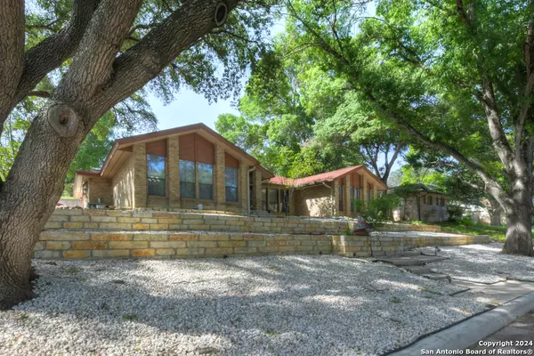 6022 NORTHGAP ST, Windcrest, TX 78239-2122