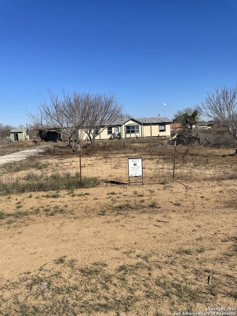 14150 Meadowview Dr, Lytle, TX 78052