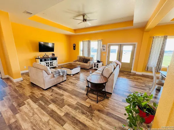 Floresville, TX 78114,3200 FM 1922