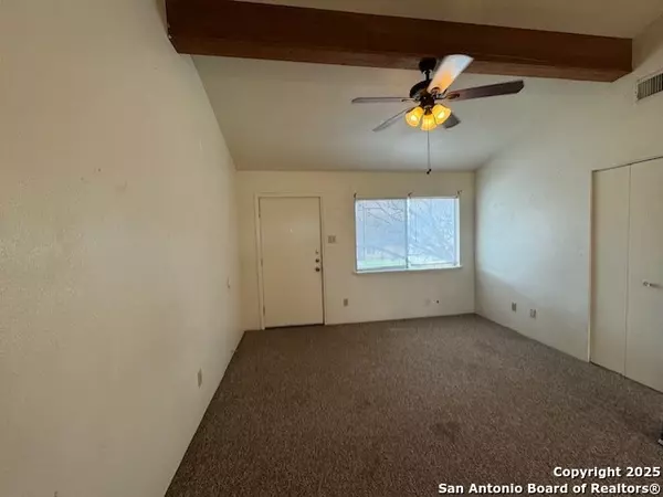 Floresville, TX 78114,225 blue bonnet UNIT 5