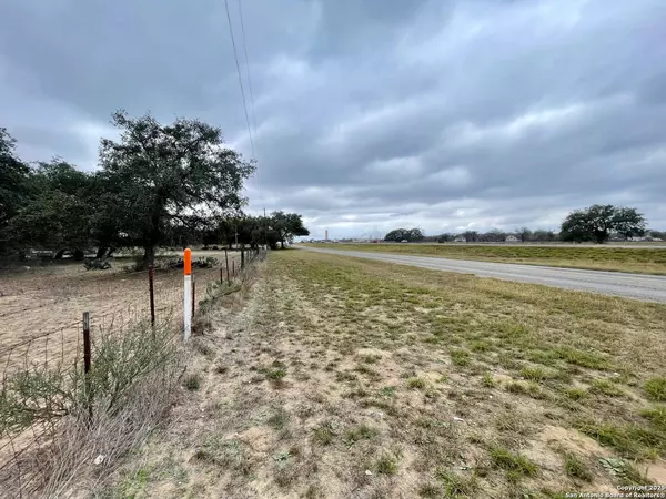 10.00 ACRES Ih 35 Access Rd, Lytle, TX 78052