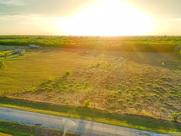 Floresville, TX 78114,4958 County Road 117