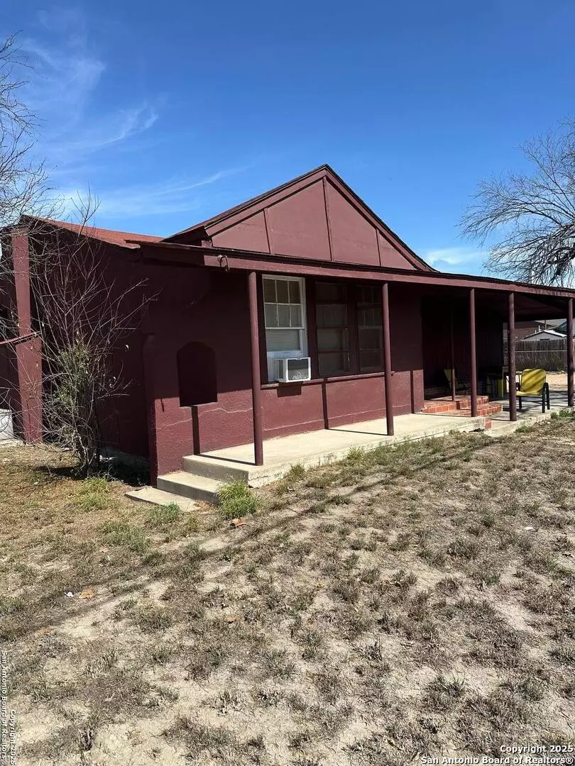 Carrizo Springs, TX 78834,807 Pena