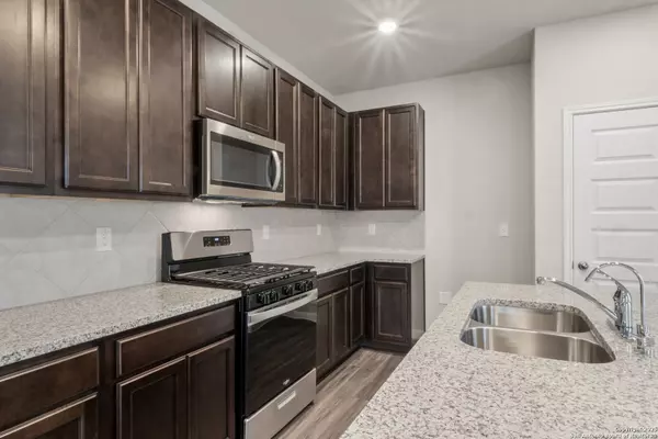 Elmendorf, TX 78112,8842 Black Oak Drive