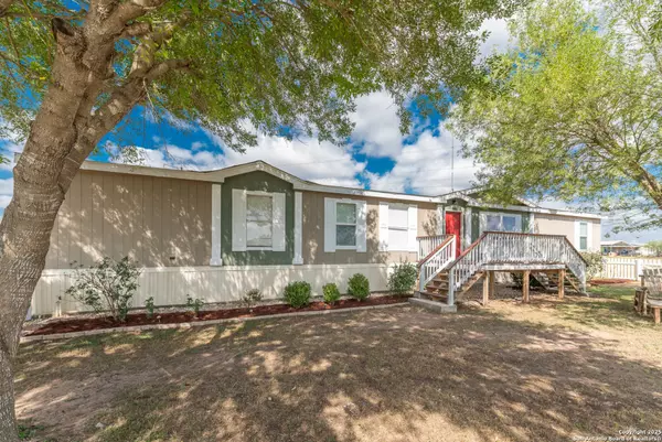Floresville, TX 78114-3565,2544 COUNTY ROAD 306