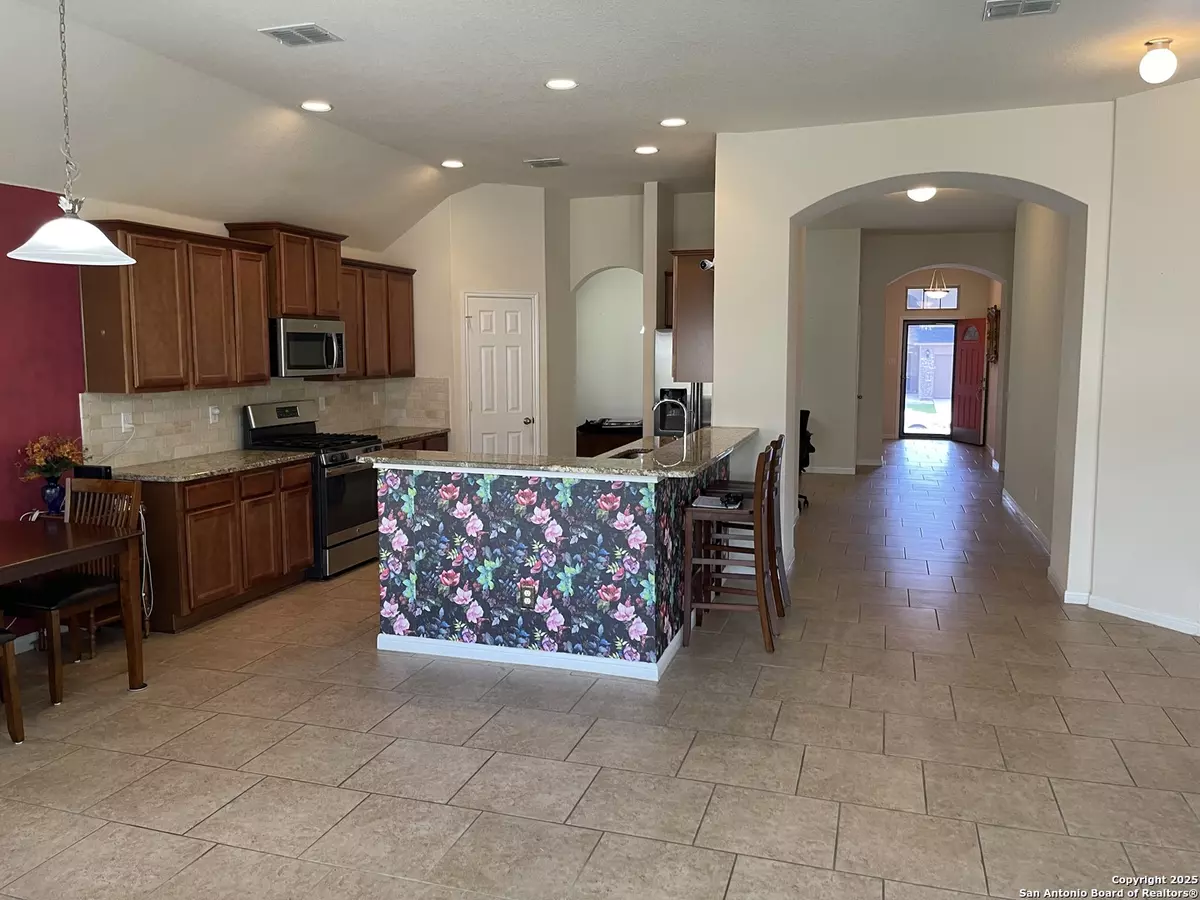 Converse, TX 78109-2146,8815 FALCON PARK