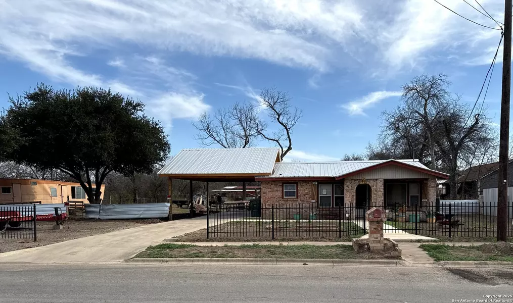 713 BOONE ST, Uvalde, TX 78801-4505