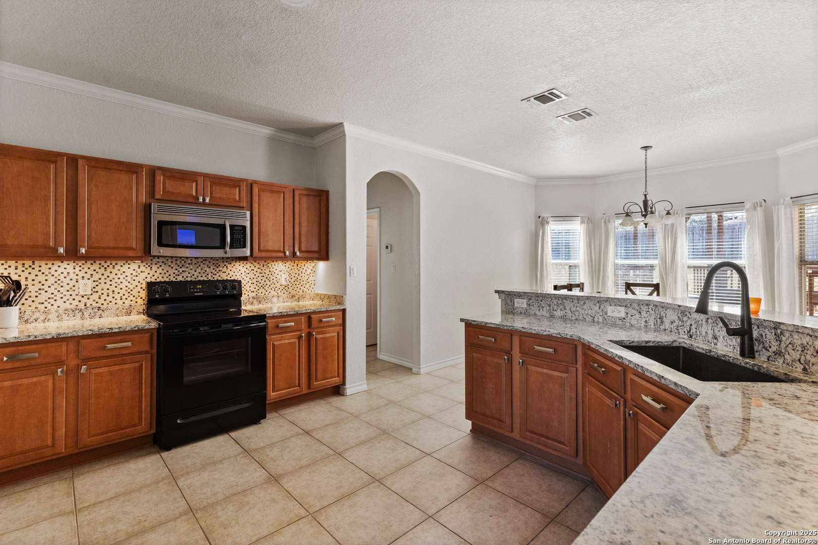 Devine, TX 78016,325 Howard Dr