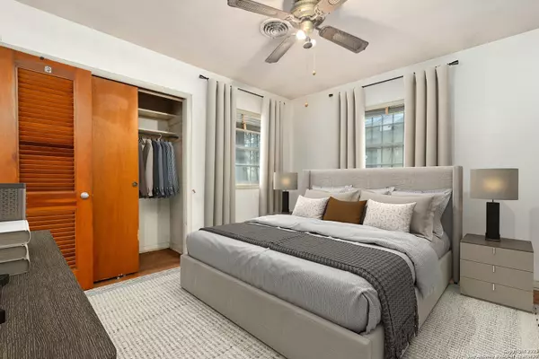 San Antonio, TX 78215,215 Cunningham