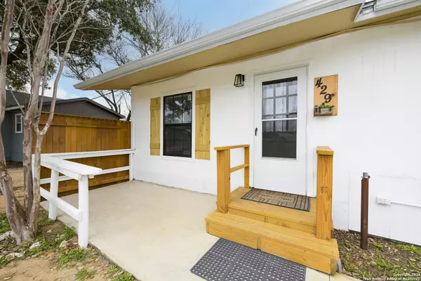 429 Palo Alto, Von Ormy, TX 78073