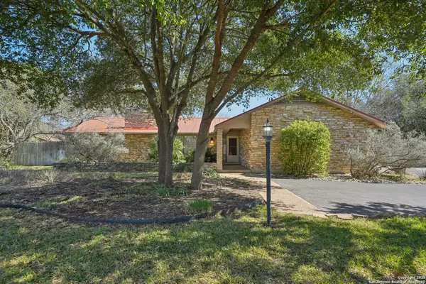 122 Long Bow Rd., Shavano Park, TX 78231