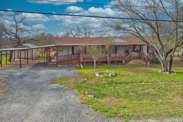 225 COUNTY ROAD 3821,  San Antonio,  TX 78253-6894
