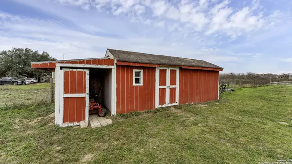 La Vernia, TX 78121,108 Oak View