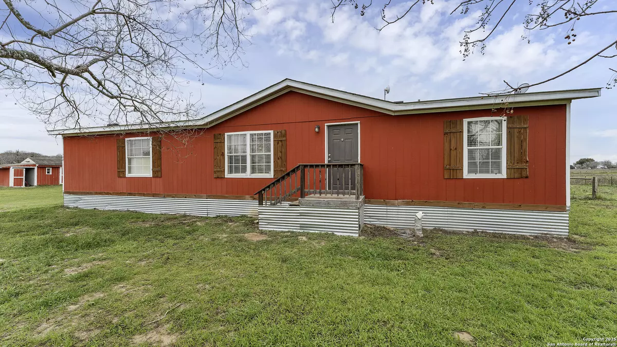 La Vernia, TX 78121,108 Oak View