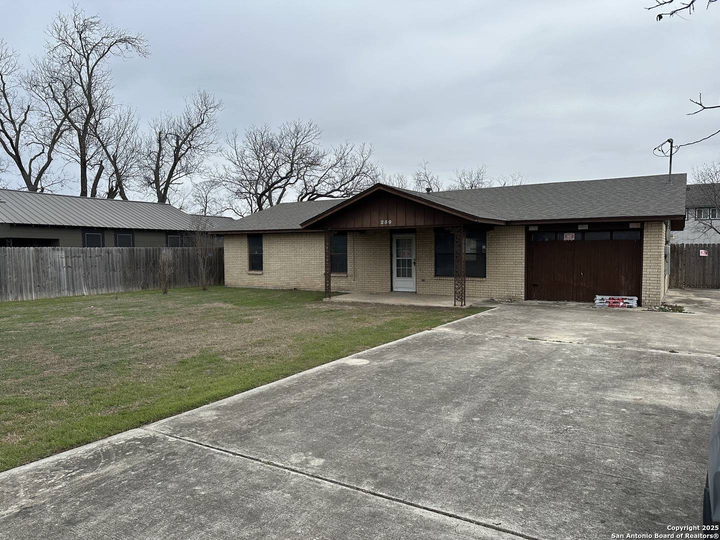 250 Meeker Rd, Kerrville, TX 78028