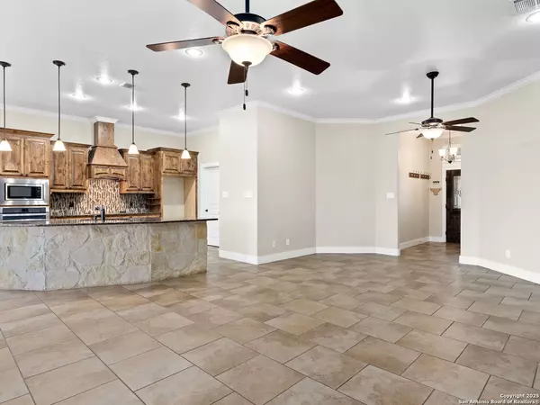 Falls City, TX 78113,822 CHAMBORD DRIVE